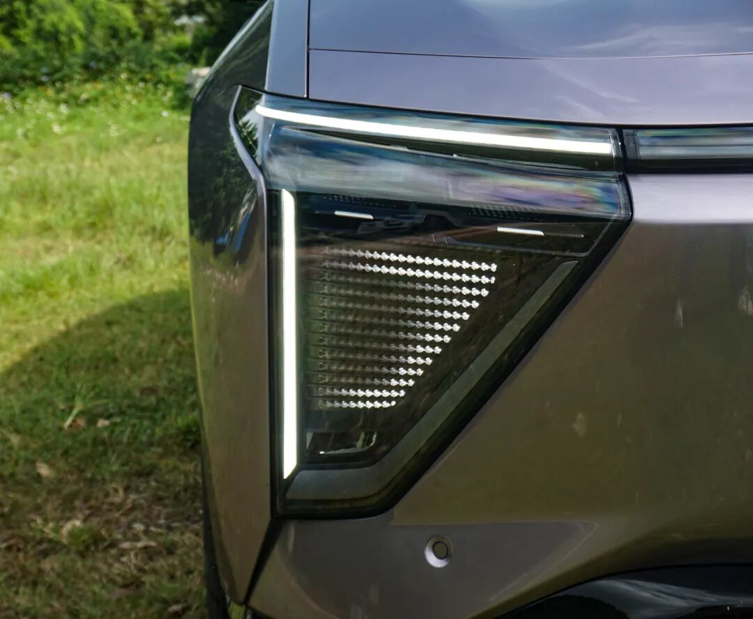 试驾丨狠狠捏住男孩心思的“大玩具”，高合HiPhi Y不止是酷！