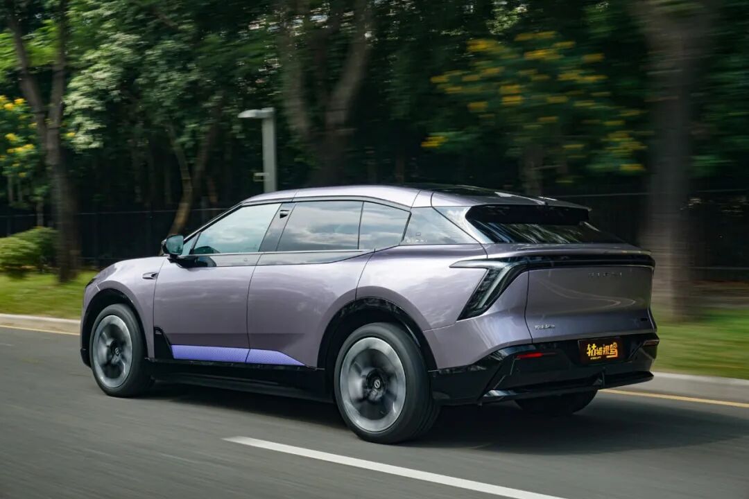 试驾丨狠狠捏住男孩心思的“大玩具”，高合HiPhi Y不止是酷！