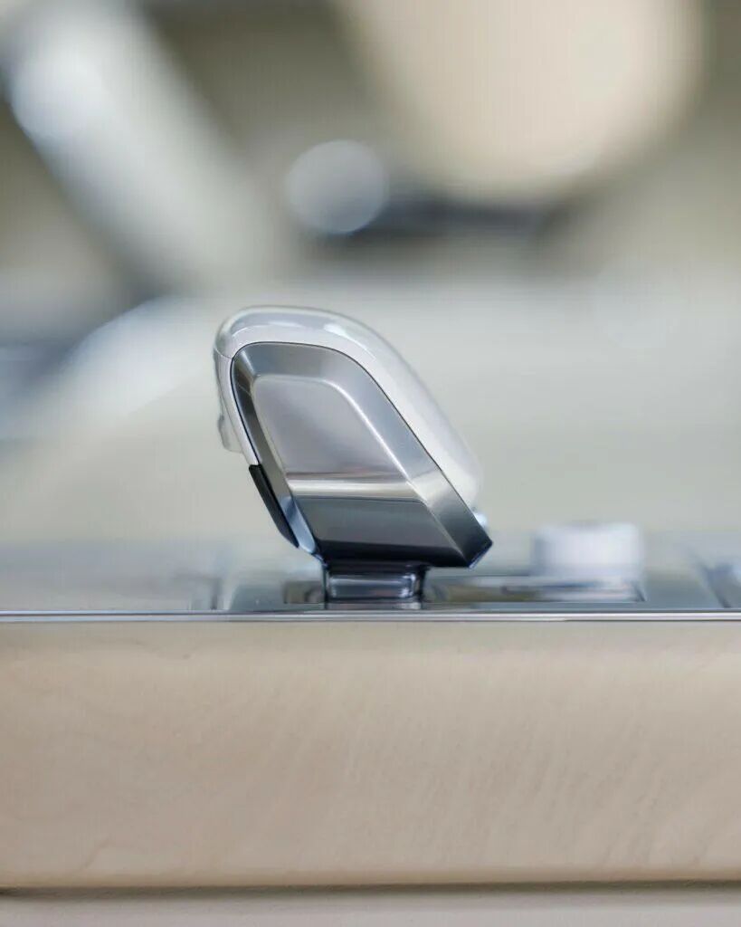 新车｜全新梅赛德斯-AMG GT、揽胜SV Carmel Edition等，2023圆石滩车展豪车云集