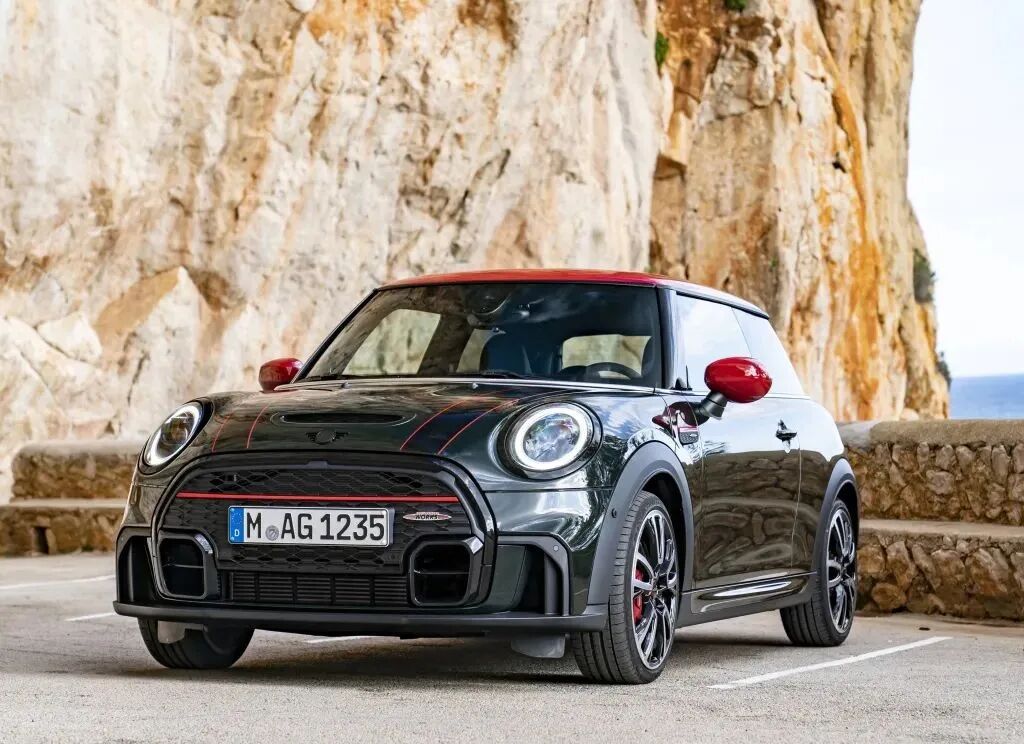 指导价:34.68万元特色:车重仅1.3吨左右,造型独特个性mini jcw(参数