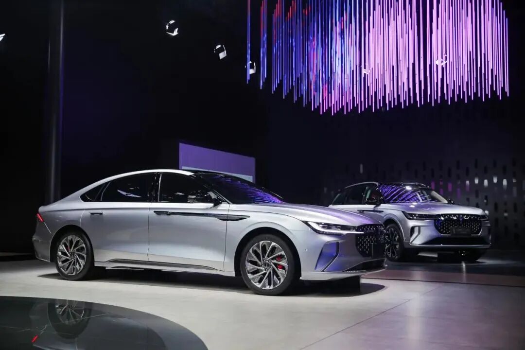 林肯发布新航海家混动版，将“大客厅”搬入车展！