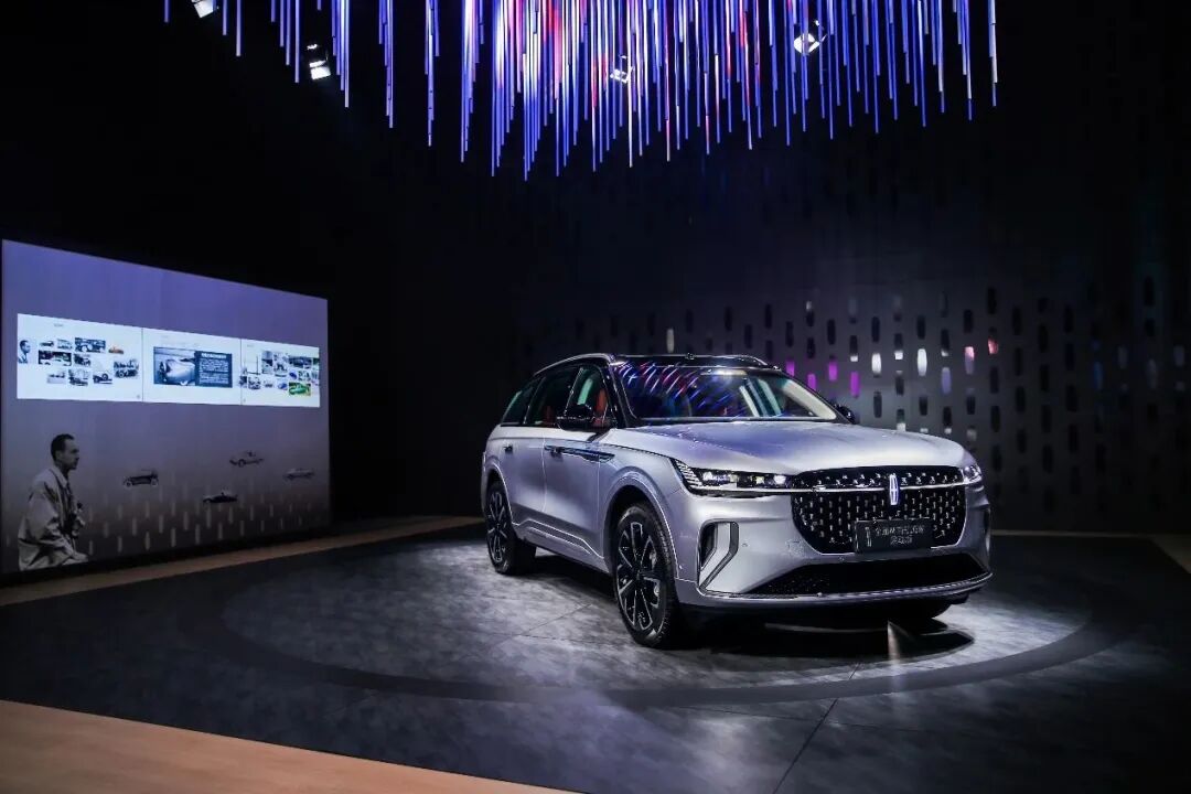 林肯发布新航海家混动版，将“大客厅”搬入车展！