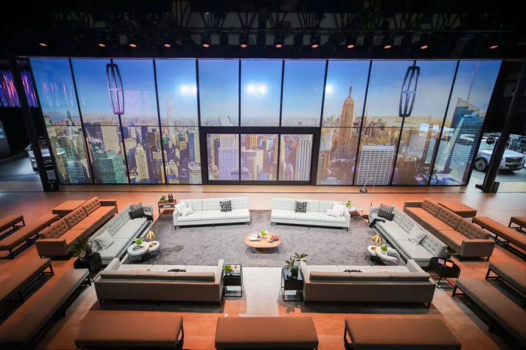 林肯发布新航海家混动版，将“大客厅”搬入车展！