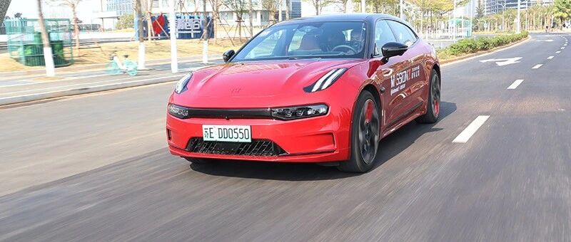 可以3.8s破百，也可以“闹中取静” ZEEKR 001告诉你什么是“双重人格”