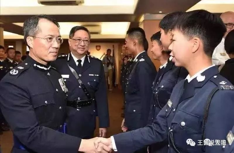 他在1984年加入香港警队任职督察,于2002年晋升为高级警司,2006年晋升