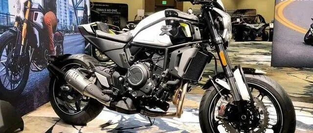 国产春风摩托进军美国，连推4款机车，高配高性能收获关注