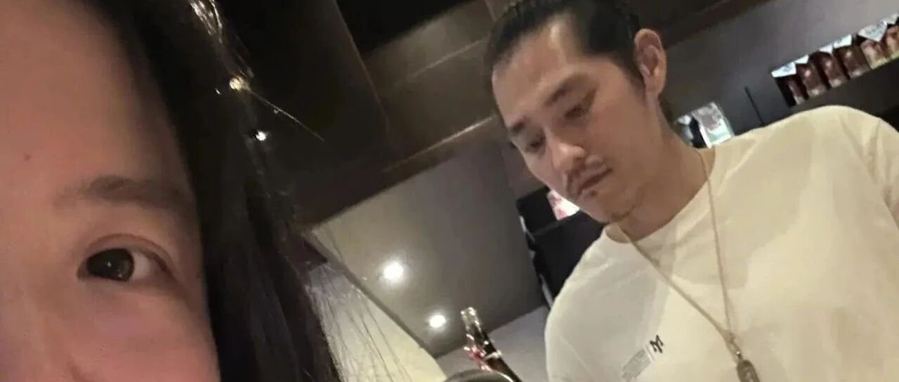 蓝正龙深夜到店喝酒,着日式打扮神情悲戚,疑似仍难忘大S