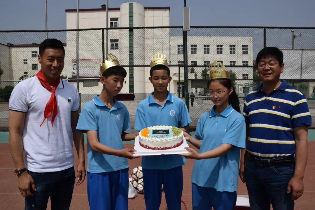 天津市西青区大寺中学党支部书记校长张杰春风化雨静待花开