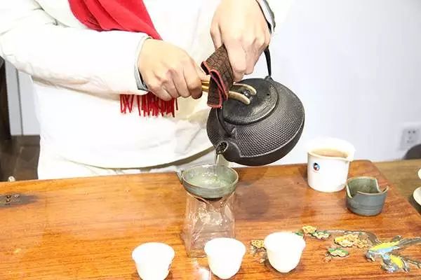 雲南炭火煮茶:普洱茶怎麼煮?最原生態的煮茶法|廣西優質茶葉交流組