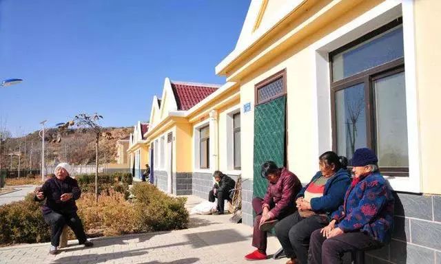   四亿建别墅,村民免费领  !    榆林房产大亨的  疯狂