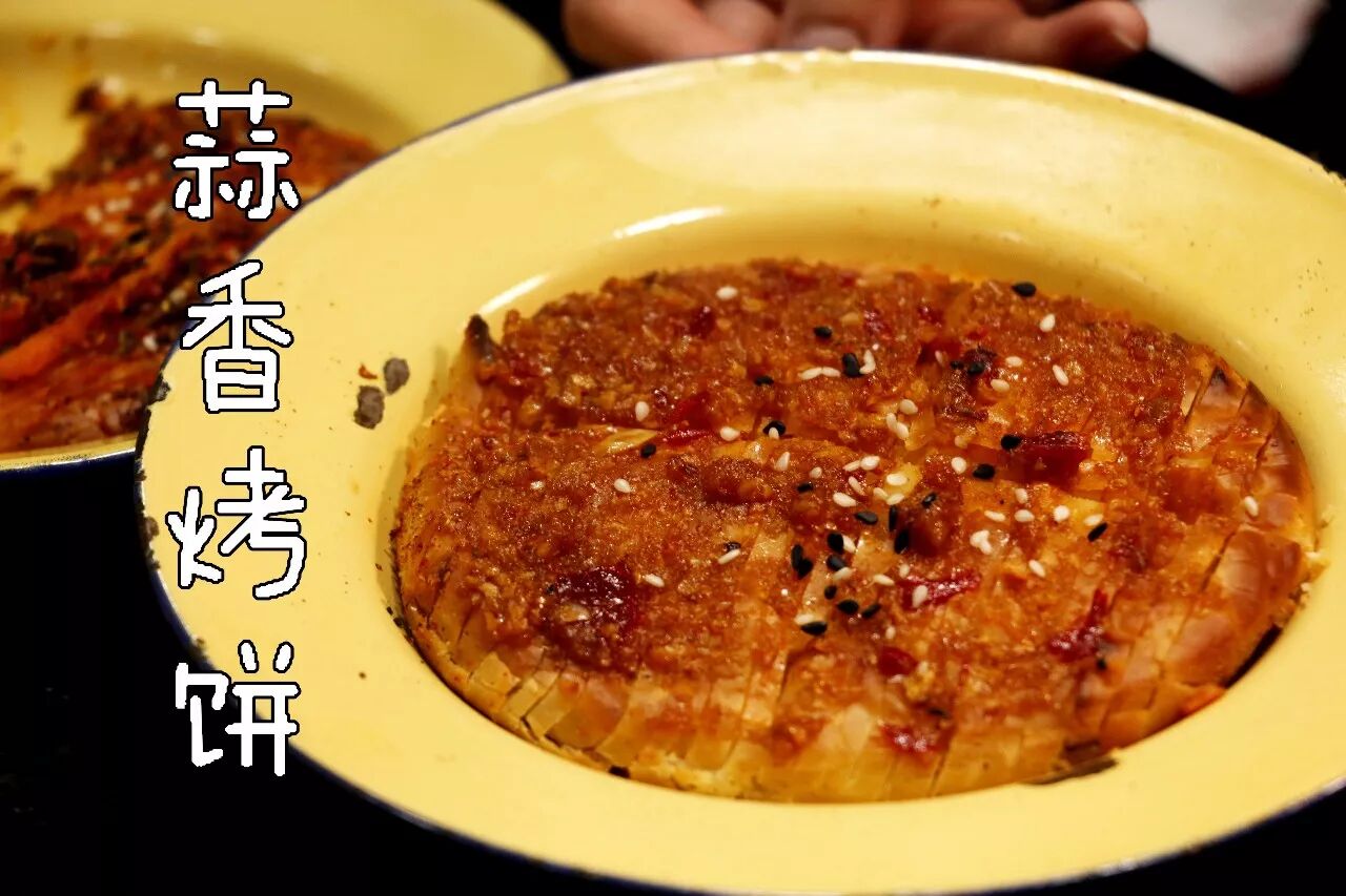 而蒜香油饼更是颠覆了不少人, 曾经对传统烤油饼的印象.