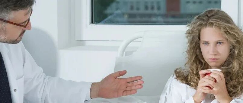 42岁女高管疯了，人也变丑了，医生撩起她裤腿找到幕后真凶，还她清白！