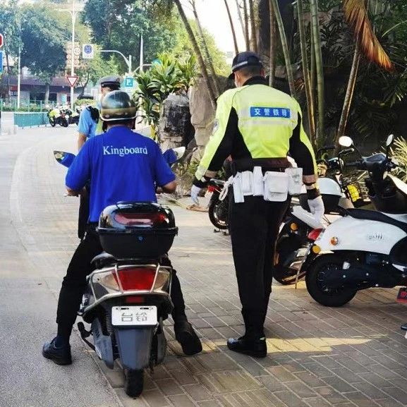 骑电动自行车的注意啦！江门交警正在严查这种行为！