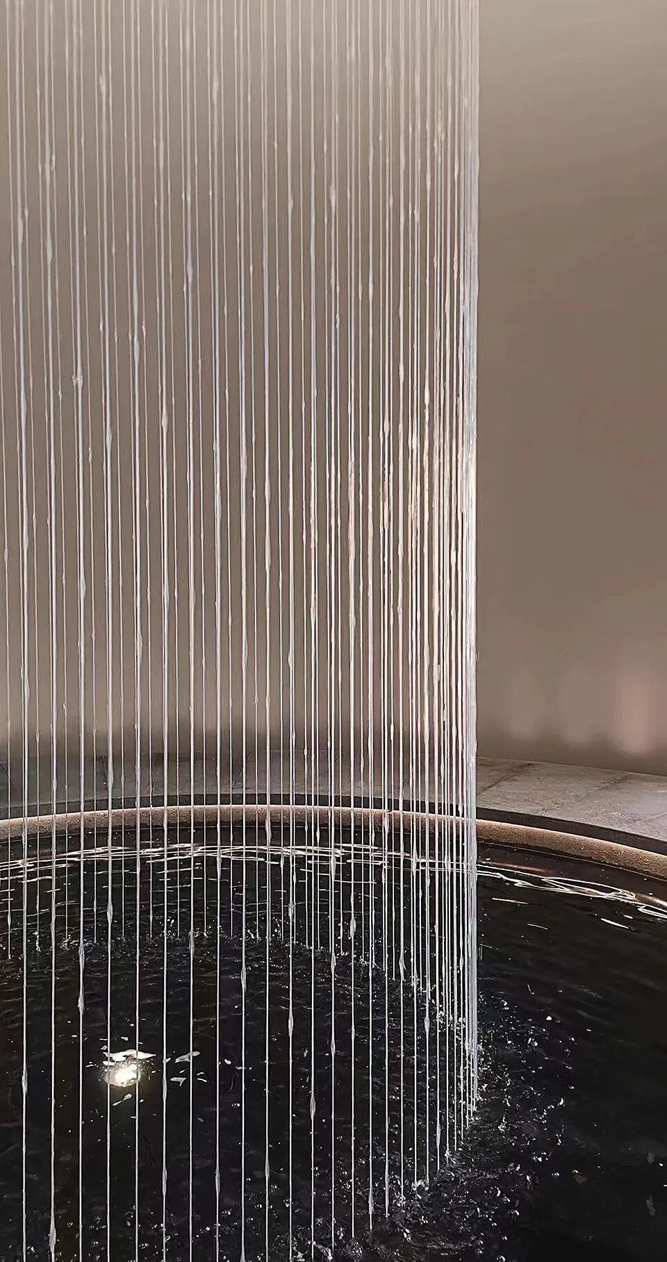 白色拉线水帘形成的中央水幕08中国建筑西南设计研究院有限公司一