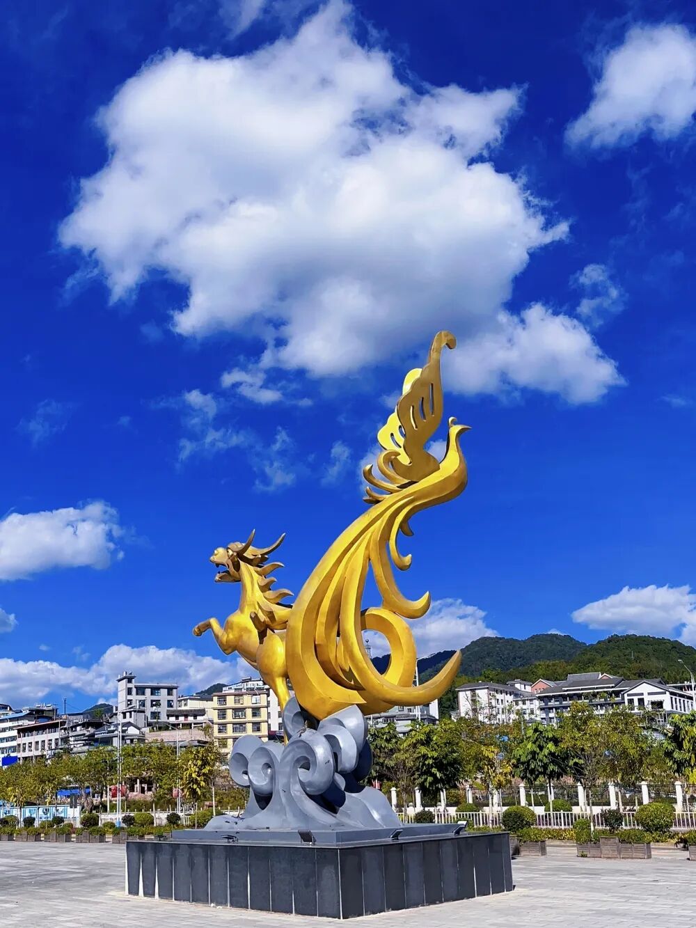 有一种叫云南的生活丨普洱江城这抹蓝天白云美出圈