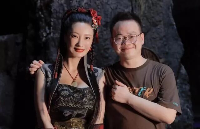 【美女】这两位同样是因床戏而爆红，年纪相仿却身材差这么多（组图） - 14
