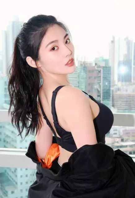 【美女】这两位同样是因床戏而爆红，年纪相仿却身材差这么多（组图） - 24