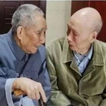 只剩两人的同学聚会，今年顺利举办……（看完泪崩）