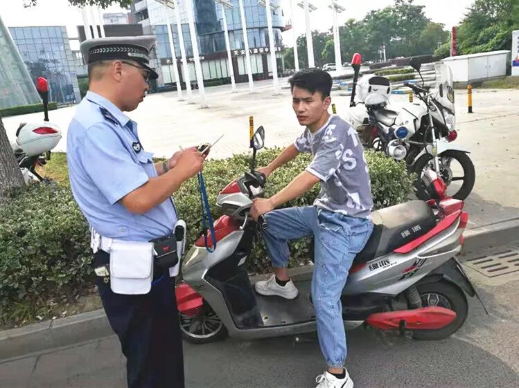 江阴交警实名曝光20名非机动车违法人