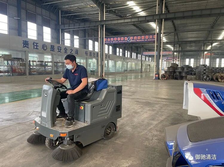 江蘇某激光公司選擇御衛仕駕駛式掃地機DS5