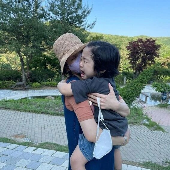 安志杰与比他年轻十一岁的妻子结婚育有一子一女现状如何?