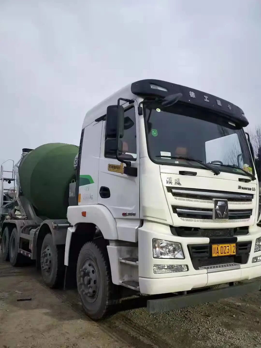 交车火爆27台徐工汉风g5轻量化搅拌车盛大交付