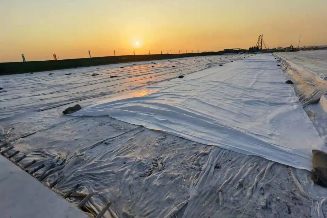 【创新四航】给码头敷上“保湿面膜”