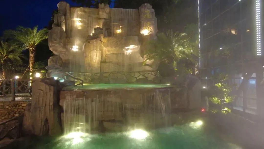 【慢享山水●轻奢度假西溪森林温泉】￥699纯玩3天~泡原生态森林温泉+享无边际温泉池、金秋赏银杏黄金大道、千年古老原始瑶寨