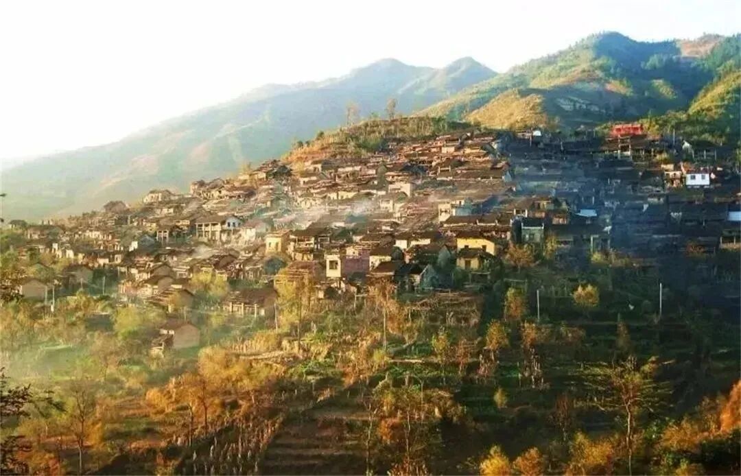 【慢享山水●轻奢度假西溪森林温泉】￥699纯玩3天~泡原生态森林温泉+享无边际温泉池、金秋赏银杏黄金大道、千年古老原始瑶寨