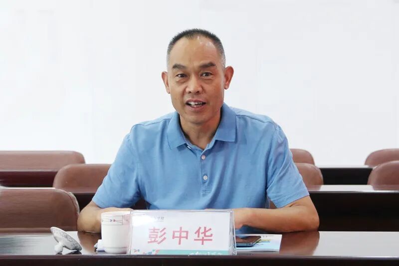 彭中华副董事长讲话最后，考察团深入西山学校教学区、生活区等区域进行