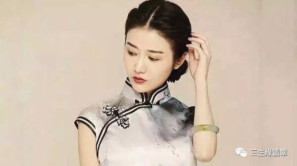 冬天戴翡翠太冰凉？那你就错了，实际上好处非常多