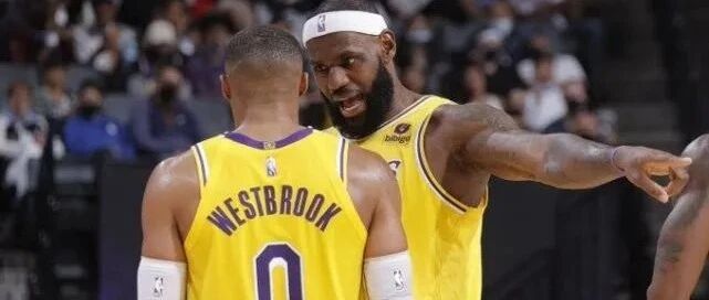 当詹皇打中锋都救不了威少，湖人还能怎么办？