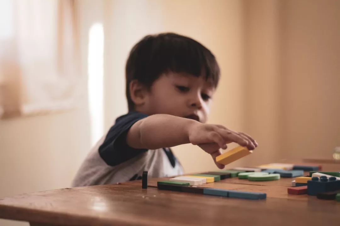 孩子常說這兩個字，是在向父母求助 親子 第4張