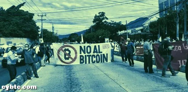萨尔瓦多一些人抗议拒绝比特币