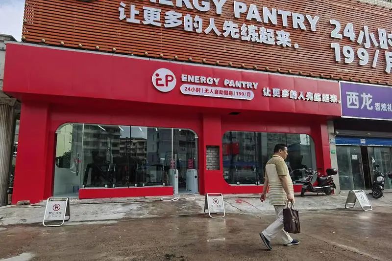 深夜健身房,996的年轻人正在“赎罪”