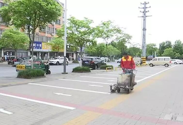 市城管局增设市区停车泊位  市民乐享＂出行通畅 ＂