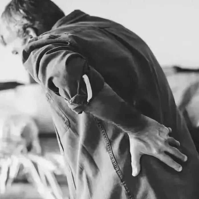 困扰我国2亿人的腰椎病，如何预防与治疗？（附：康复训练图解）