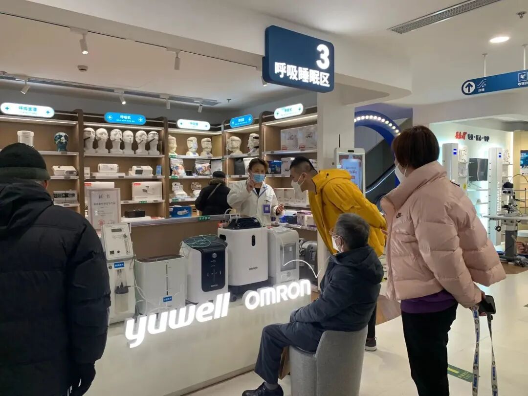 上海哪里卖氧气机南京路步行街上的第一医药商店专门开辟了免费吸氧点，为市民提供吸氧服务_https://www.jmylbn.com_新闻资讯_第3张