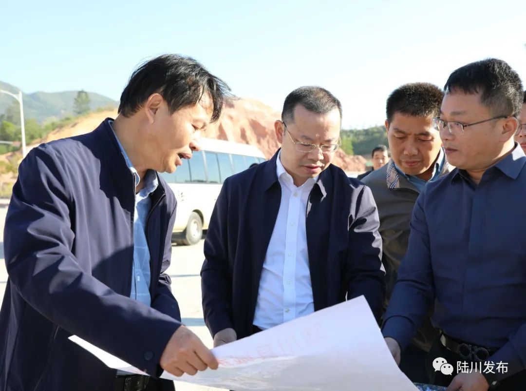 梁伟调研客家新城建设项目进展情况 - 政务要闻 - 广西玉林陆川县人民