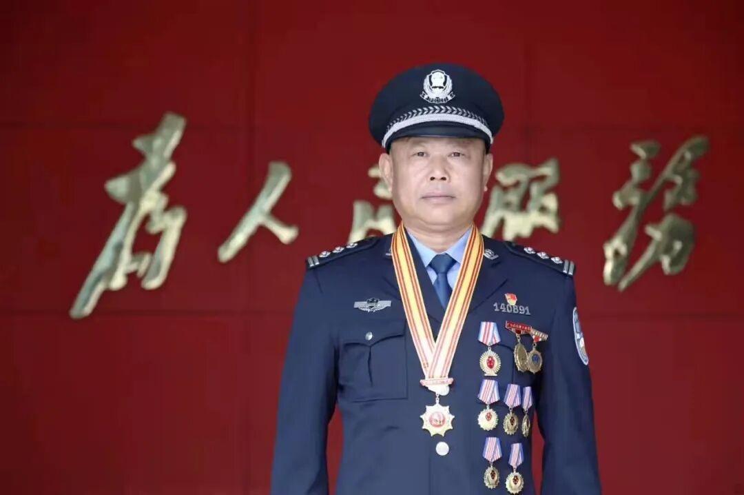 全国特级优秀人民警察颜海龙13年间带领便衣队累计抓获犯罪分子1800多