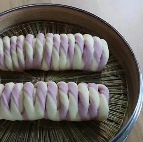 把面粉搓搓扭扭比馒头好看又好吃，网友都说想试试！