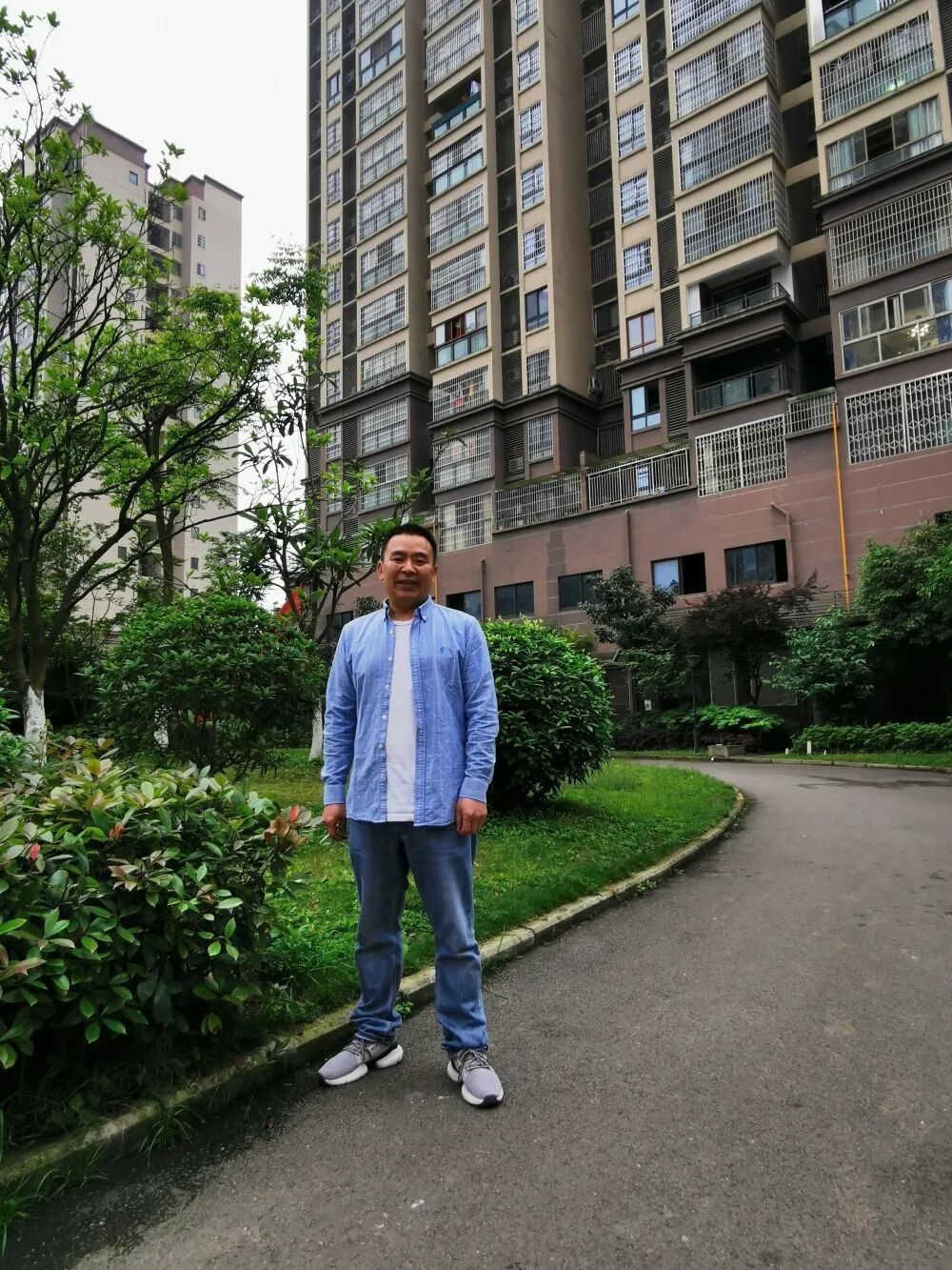 十二花田刘小林万丈雄心都付梦余生诗酒度晨昏