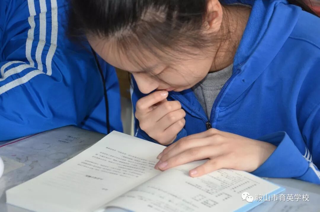 "鸟欲高飞先振翅,人求上进先读书."——书香万里进校园