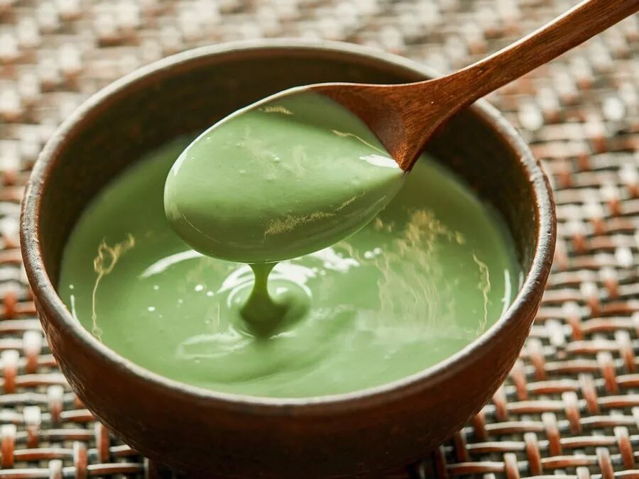 也可把青汁粉倒入酸奶中,搅拌均匀一起吃.