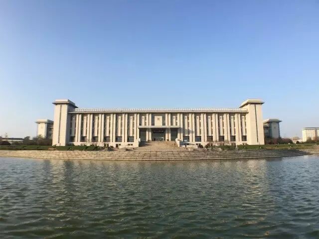 东南大学是一所985,211重点大学(不是福建大三本啦),虽然是一个以工科