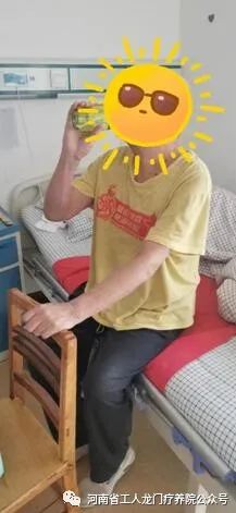 老人床上瘫俩月 竟是“装”出来的