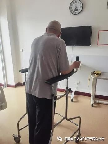 老人床上瘫俩月 竟是“装”出来的