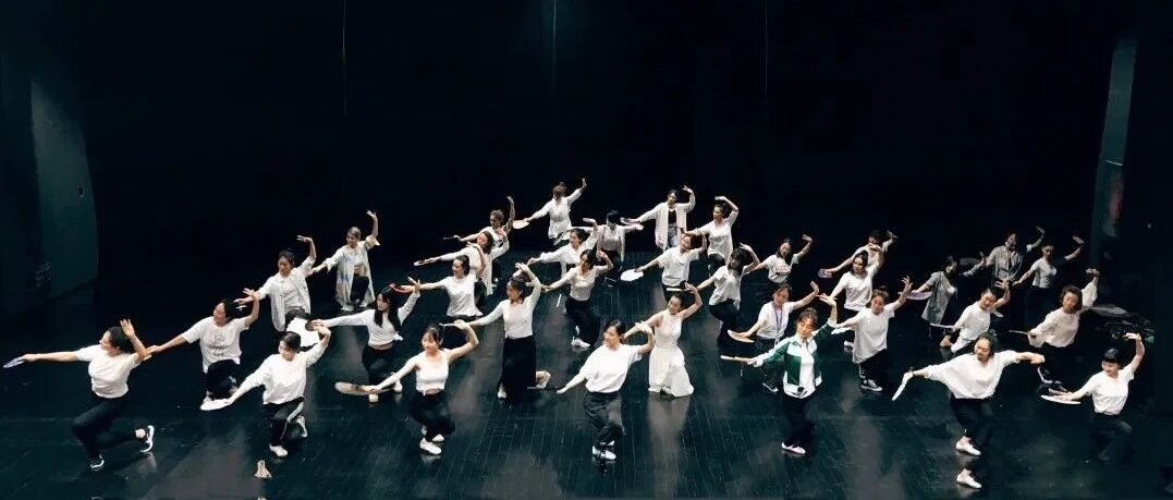 话剧版《红楼梦》是什么？他们也在找答案