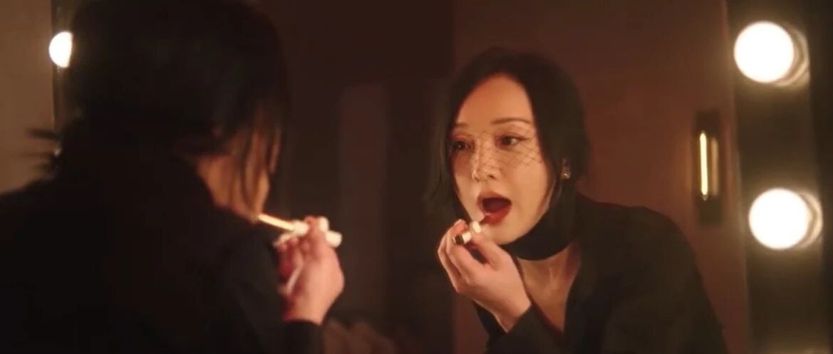 完美日记宣布周迅为代言人，网友：高攀了！