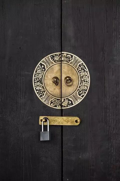 门上的精致